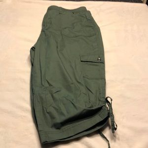 Laura Scott size 14 capris.